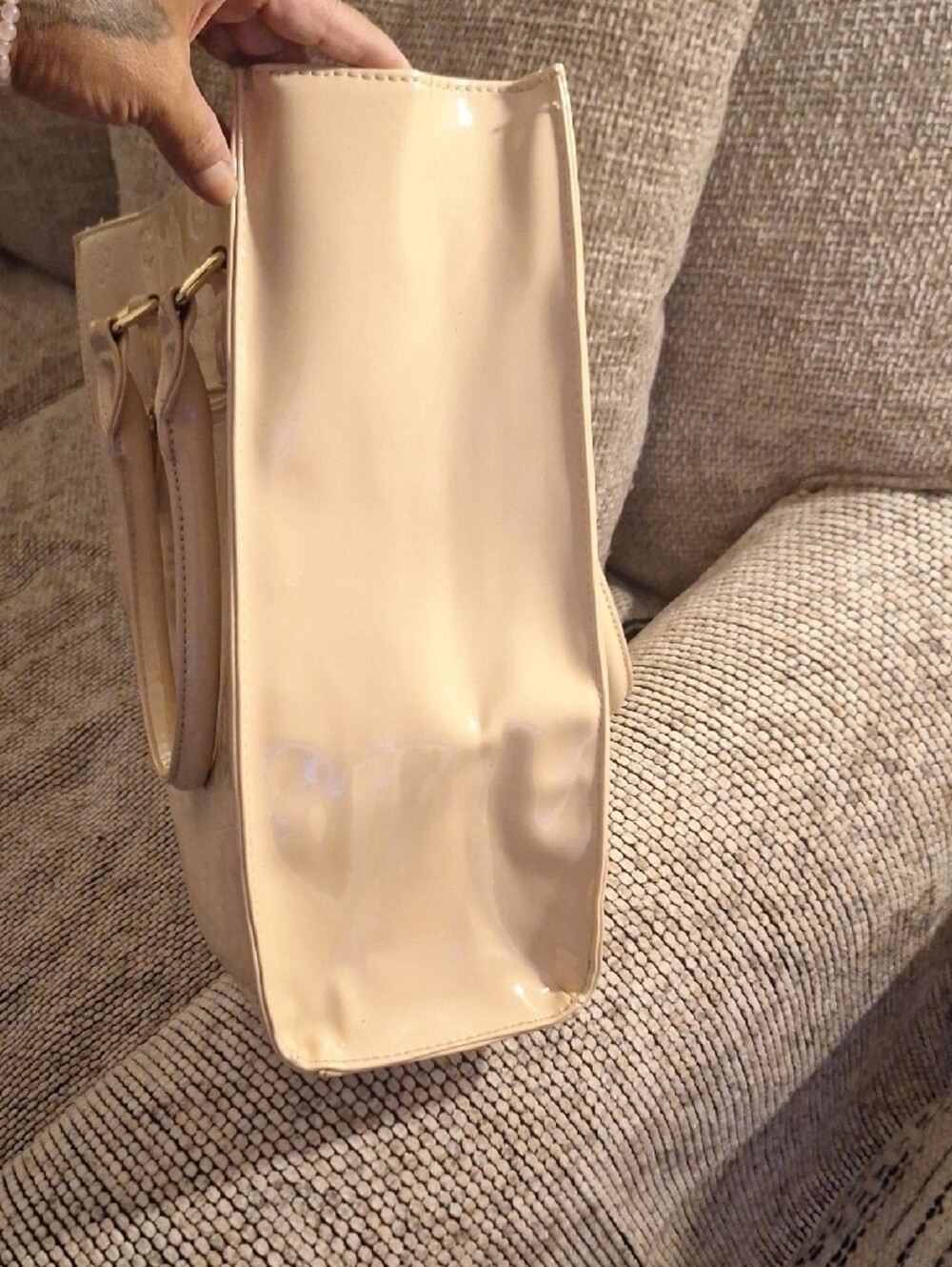 Versace Cream Shoulder Tote with Gold-Plated Accents - Picture 4 of 8